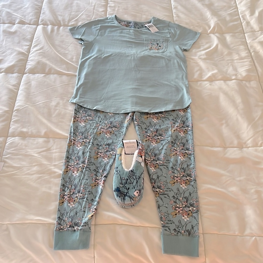 Vera Bradley short sleeve pajama set w/matching slippers in Sunlit Garden Sage